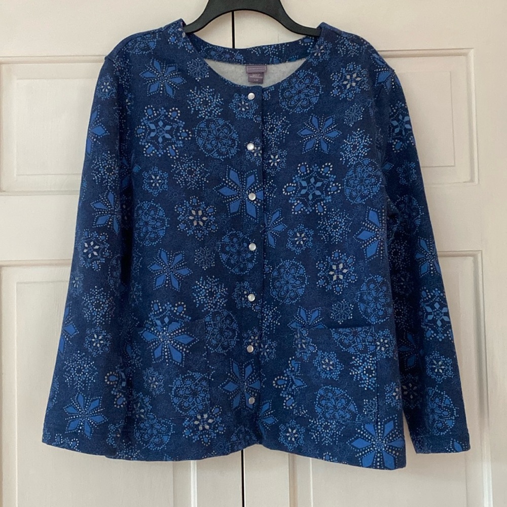 Laura Scott Snowflake Fleece Lined Cardigan Size Large Blue White Pearl Buttons